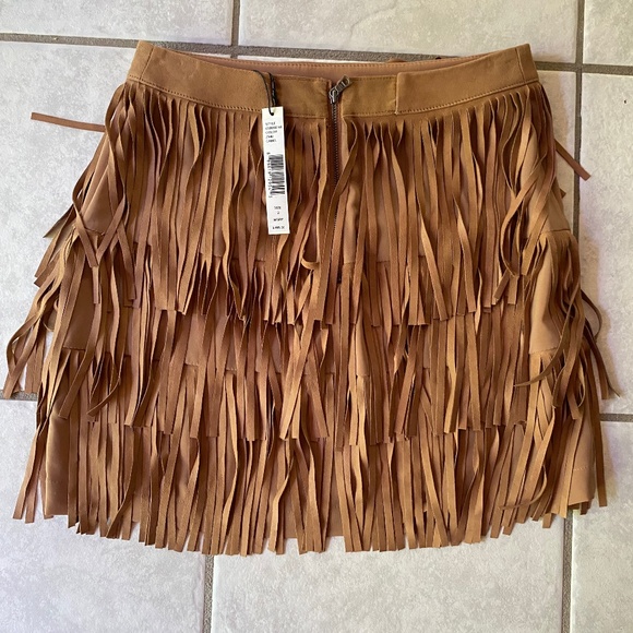 NWT Alice + Olivia Lavana Tiered Camel Suede Fringe Skirt Size 2 - Picture 2 of 5